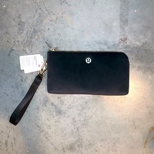 Curved Wristlet *Velour